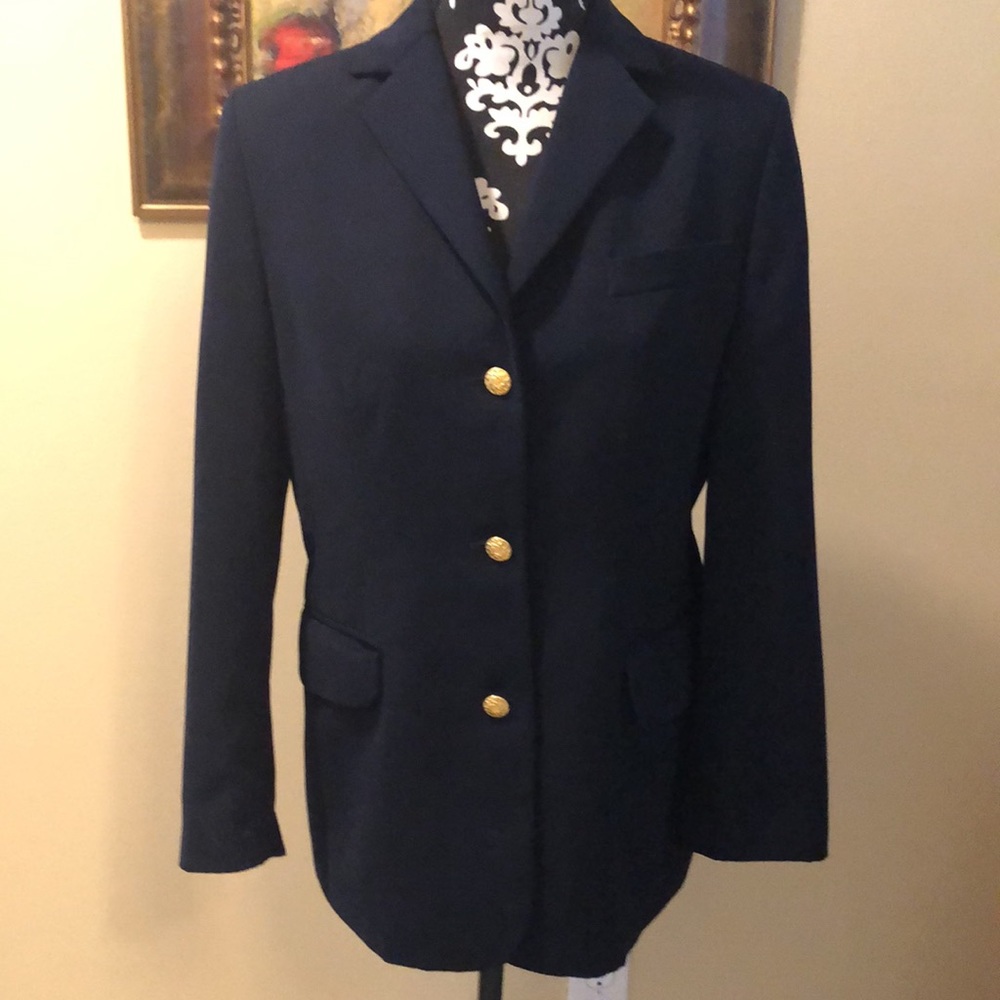 L.L. Bean Classic Tailored 3 gold-tone detailed button down & sleeves, pockets